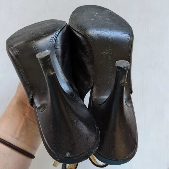 BANANA REPUBLIC women's black leather peep toe slingback heeled pumps - Picture 9 of 13